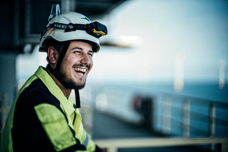 EWE Offshore Windkraftanlage vor Borkum zeigt den Arbeitsalltag der Besatzung