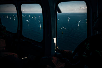 EWE Offshore Windkraftanlage vor Borkum zeigt den Arbeitsalltag der Besatzung