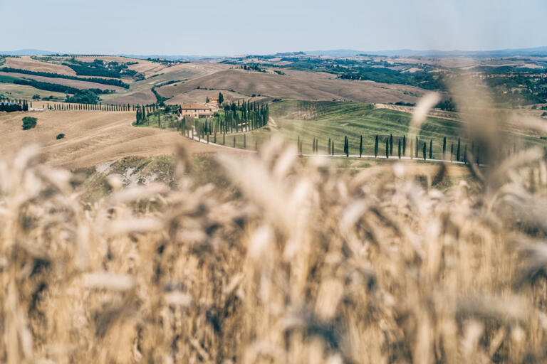 Laika Ecovip lifestyle automotive Fotografie in den Hügeln von Siena