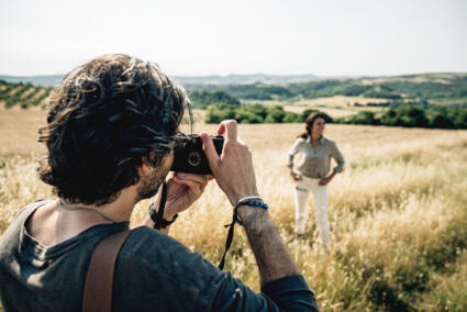 Laika Ecovip lifestyle automotive Fotografie in den Hügeln von Siena