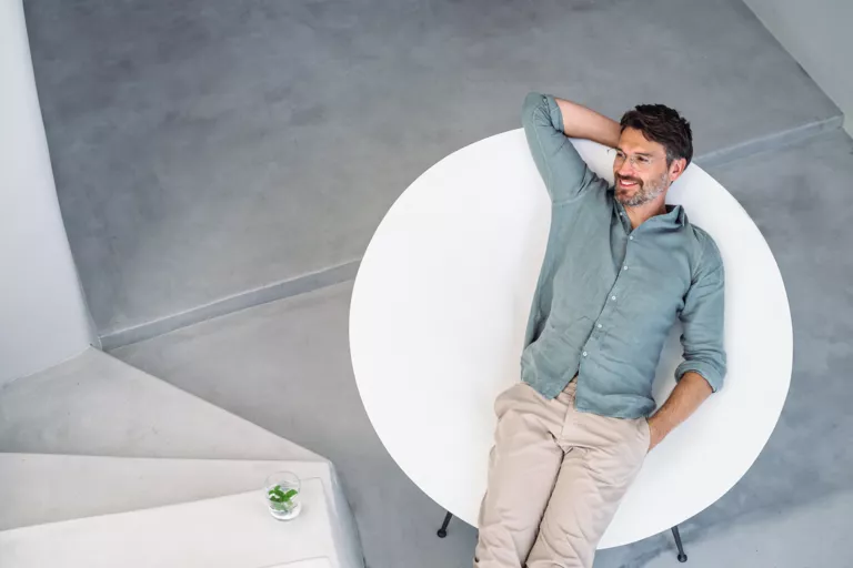Fotoshooting für die Rodenstock Brillenfassungen Kollektion 2022 auf der Insel Santorini zusammen mit der Agentur Pascher Heinz