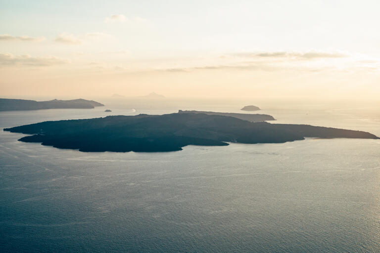Fotoshooting für die Rodenstock Brillenfassungen Kollektion 2022 auf der Insel Santorini zusammen mit der Agentur Pascher Heinz